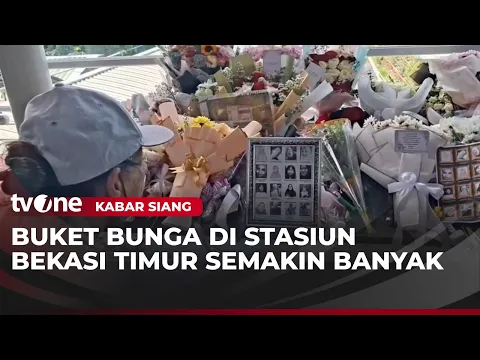 Rangkaian Bunga Penuhi Stasiun Bekasi Timur