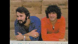 Florestinha & Colorado - Sofá Da Sala