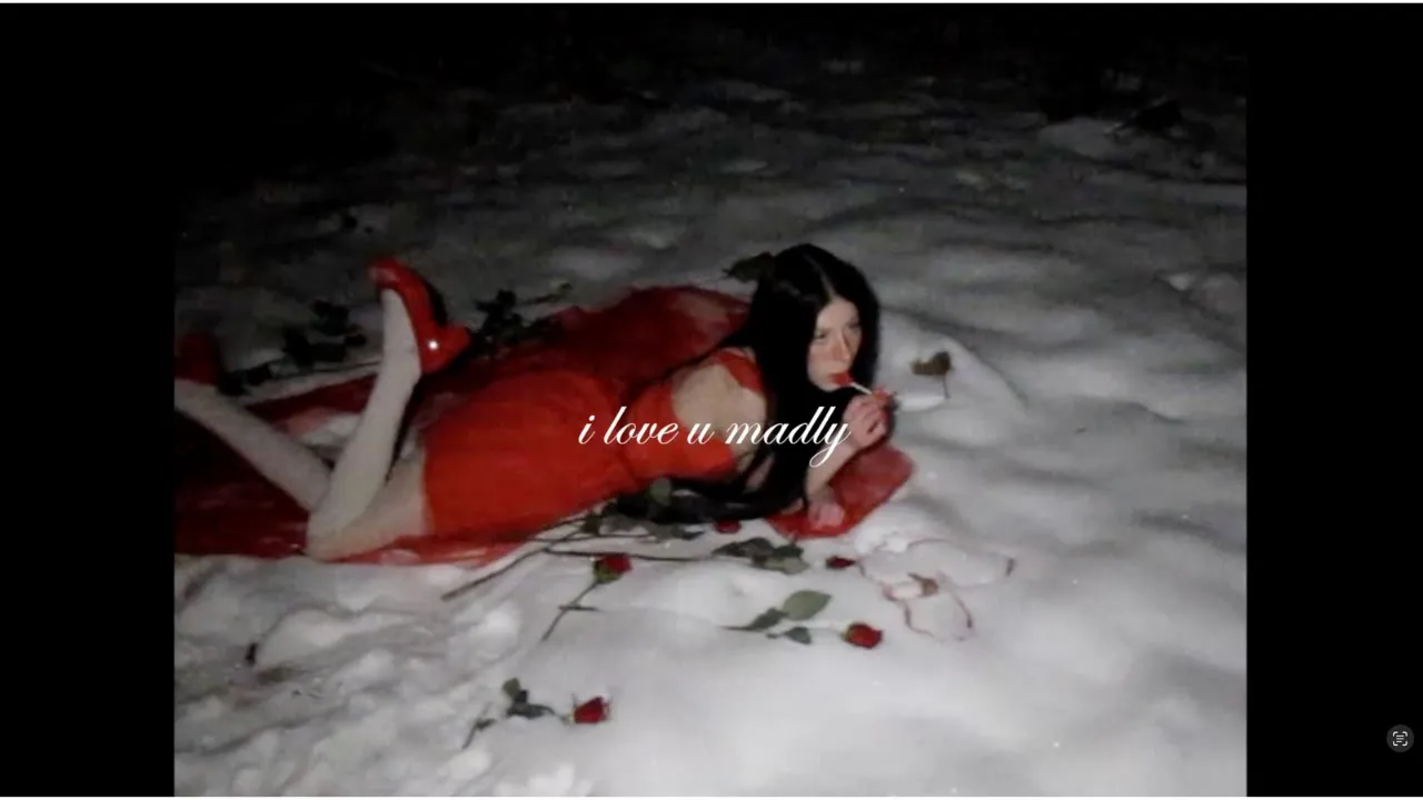 Ashley Sienna - madly (Official Lyric Video) Ashley Sienna - madly (Official Lyric Video)
