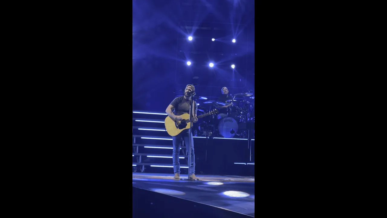 Thomas Rhett - Slow Down Summer, Bring the Bar to You Tour in Toronto