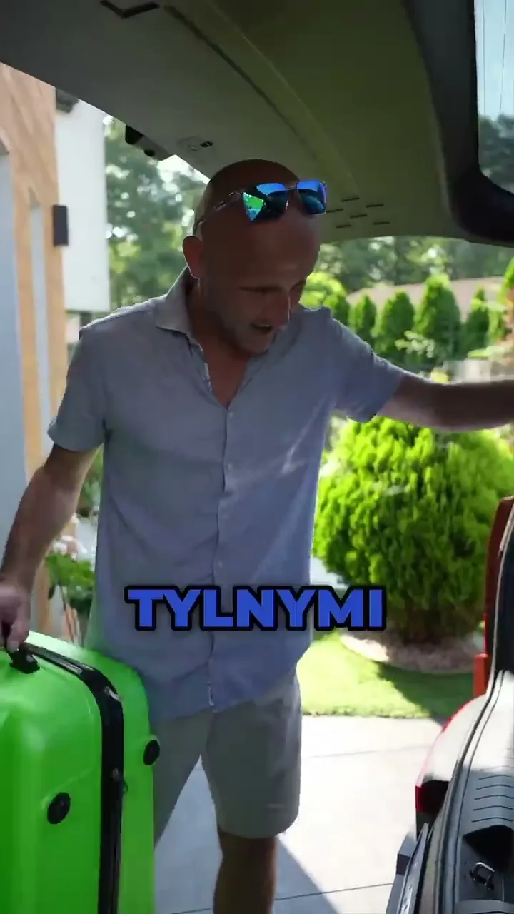 Land Rover Defender, jeśli kupujecie go na Temu #hyundaisantafe #caroseria #shorts
