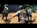 Video di JURASSIC WORLD - Scena del film in italiano "Owen salva un lavorante" 