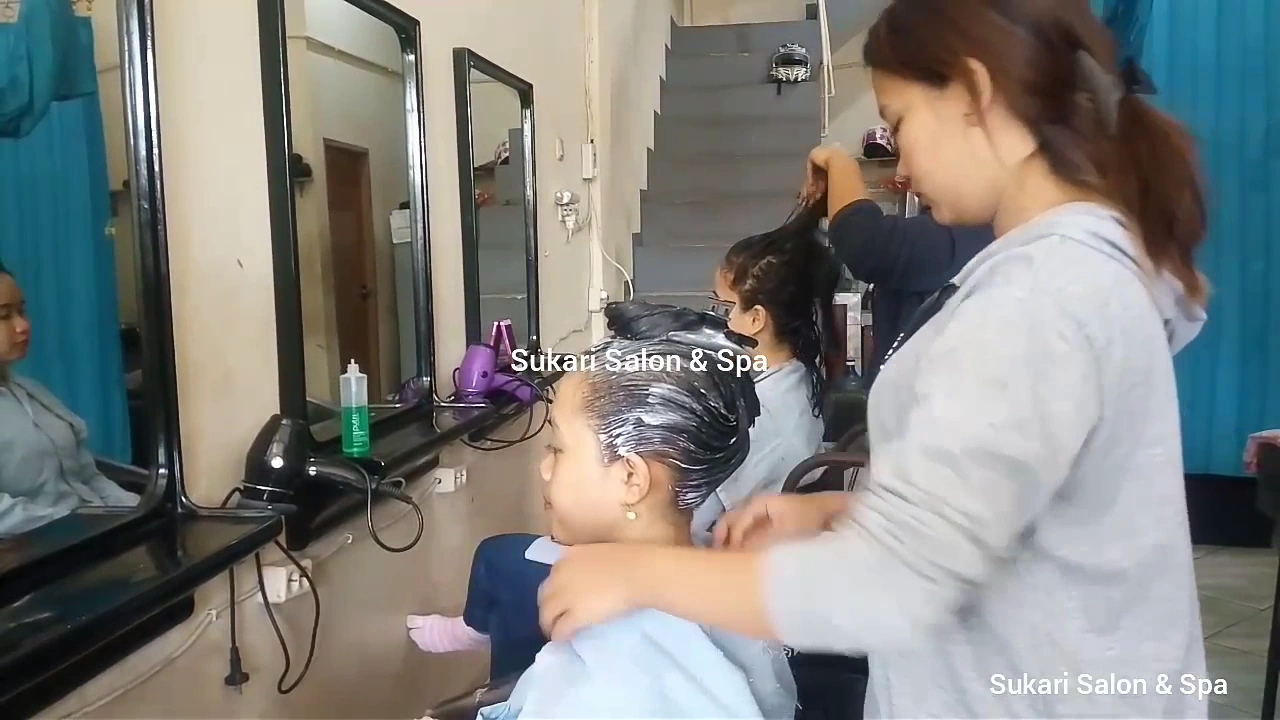 Pingin punya rambut lurus? Of course you can with #EasyStraight 🧡 . Dengan ✨New✨ Hair Energy #EasyS. 