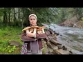 Lagu THE WOMAN LIVES ALONE IN THE MOUNTAINS! COOKING FOREST MUSHROOMS