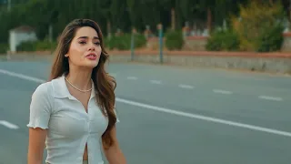 حبيبها بيعاملها بعنف وبيضربها واللي بيدافع عنها بيكون متشرد لأنه بيحبها وبيخاف عليها 