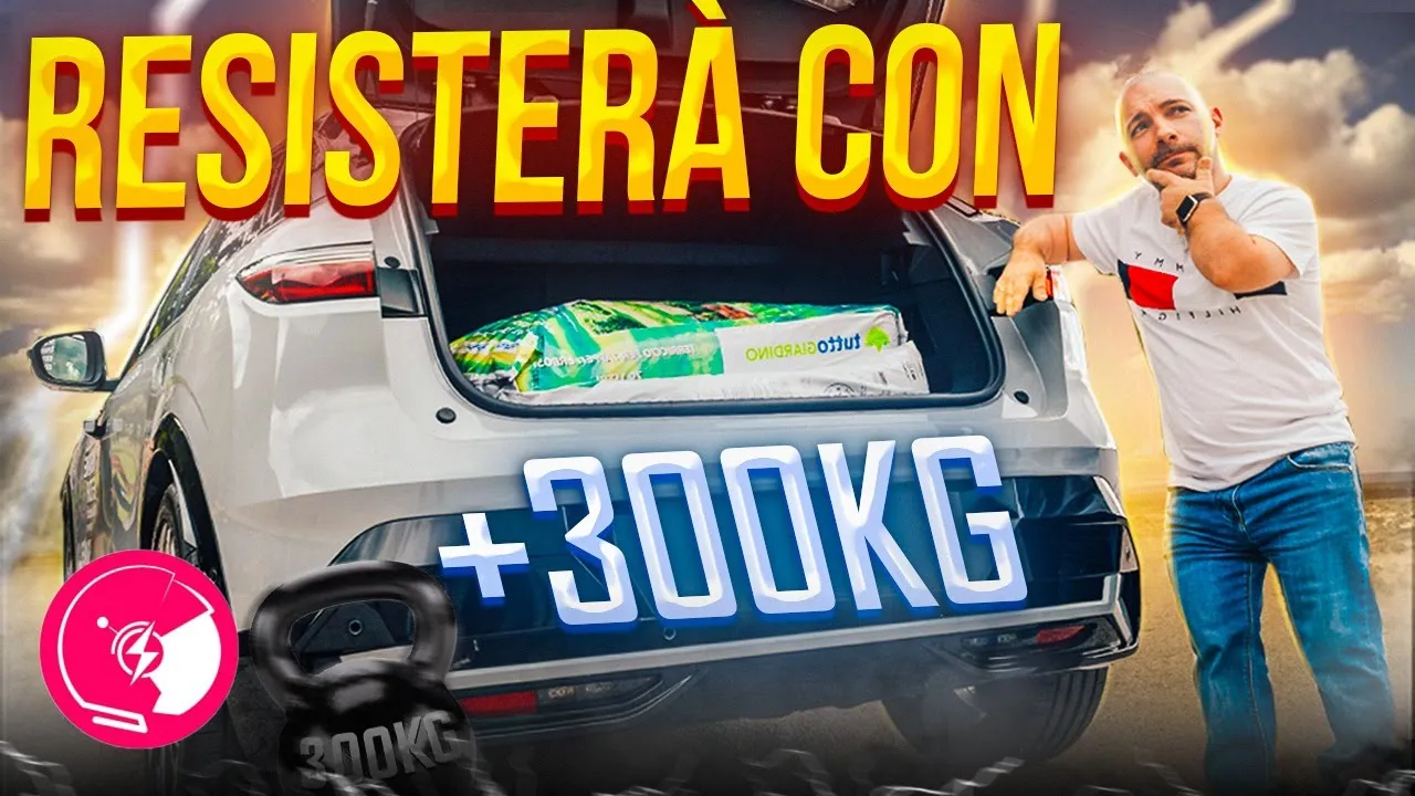 Renault Megane E-Tech con 300 kg a bordo: consumi tra città e autostrada