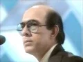 Download Lagu (BBC 5 of 6) TALAT MAHMOOD sings Meri Yaad Men MADHOSH at BBC's  Pebble  Mill Studios