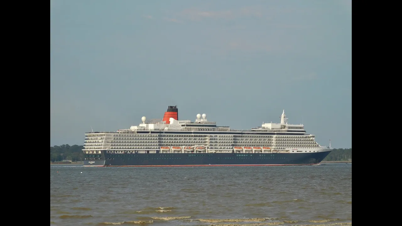 "Queen Elizabeth" departing from Southampton - 23/07/2021