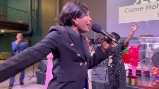 Kuna Wenye Uhai Wale Worship Team 