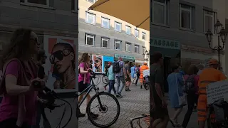 فى حاجة عملت بو فى حاجة عملت طخ في حاجة عملت زووووو مين طفى النور نشال حارتنا        دندنها