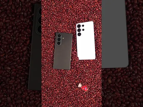 Samsung galaxyZ Fold8 Ultra V's samsung galaxy S25Ultra mobile phone display quality amazing results