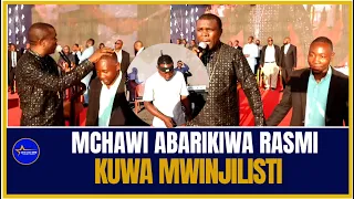 MCHAWI ALIYETUNGULIWA NA MWAMPOSA AOKOKA