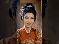 意外穿越飢荒年成光棍，怎料開局老爹打獵帶回來2個便宜美女當老婆！原本以為是普通人，豈料美女竟是當今女帝，甦醒後對小夥一見傾心，獻出萬輛黃金助他荒年逆襲稱王，走上人生巔峰