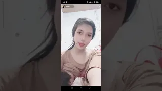 ibu muda lagi menyusui anak sambil live bikin gagal pokus