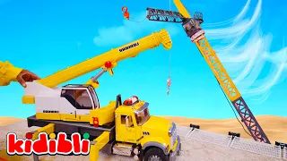 Oyuncak vinç inşaat sahasının tam ortasına düşüyor! 🏗️😱