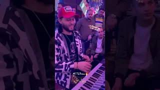محمد عبدالسلام        شوف لما بنعزف حاجة ل إليسا   بتطلع ازاي وهترقص ازاي لو تعرفو دندنها