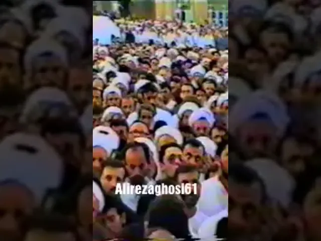 ⁣صلاة المرجع السيد صادق الروحاني على جدث أخيه المرجع  السيد محمد الروحاني - قدس الله سرهما-