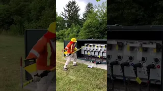 تقفيل خط الكهرباء الضغط العالي Shorts 