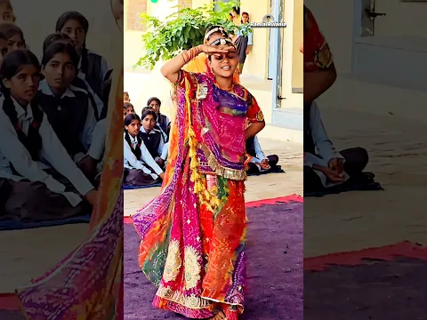 🔥Barsane Ki Chhori | करके इशारों बुलाई गई रे बरसाने की छोरी | Radha Gori Gori #shorts #trending