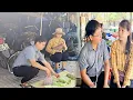 Download Lagu Engineer Thanh enthusiastically helped the poor girl selling goods on the sidewalk