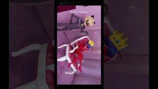 العرش تحت قدمي الملكة مارينت تصميم ميراكولوس الدعسوقة والقط الاسود 