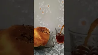 ألذ فطور على قلبي فطائر وكرواسان مع كاسة شاي واكيد على موسيقى فيروز 