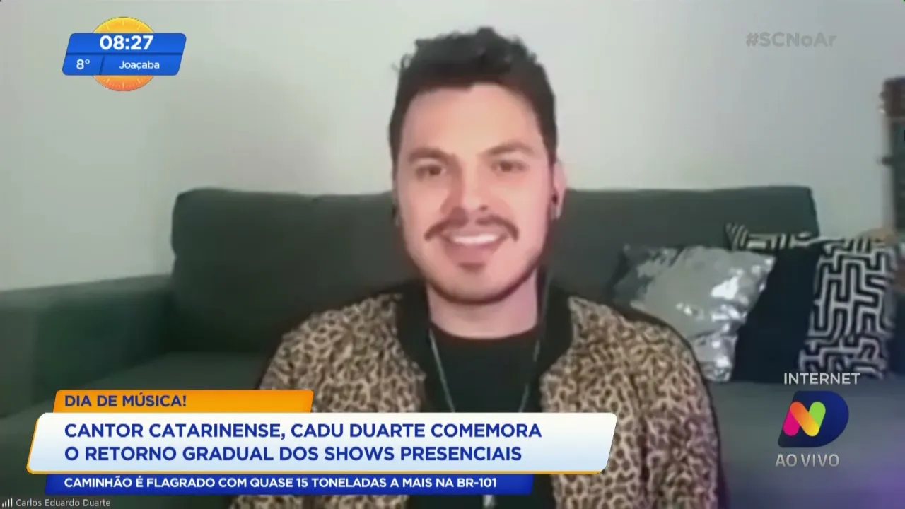 Cantor catarinense, Cadu Duarte comemora o retorno gradual dos shows presenciais