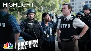 Jake Becomes the Manhunter - Brooklyn Nine-Nine