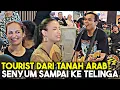 Download Lagu Tourist cantik Tanah Arab tersenyum macam tak percaya bila Bob nyanyi lagu Qusad Einy dari Amr Diab
