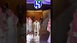 سمو الأمير نواف بن سعد يكرم الأسطورة سالم الدوسري 