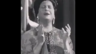 انت روحي وكل عمري ونور حياتي 
