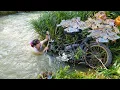 Download Lagu Poor Girl Picks Up Scrap | Girl Finds Large Sum Of Money And Antique Motorbike Swept Away By Flood
