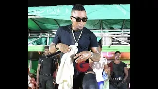 oritsefemi danced and sings to entertains guests at
