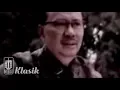 Download Lagu Ebiet G. Ade - Berjalan di Hutan Cemara (Official Karaoke Video)