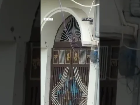 Car video: આ માણસે ચોરીના ડરથી નવી કાર ક્રૅનથી બીજા માળે ચઢાવી દીધી