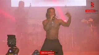 burna boy smokes blunt on stage as he performs at felabration 2017