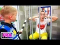 Download Lagu Vlad et Maman s'amusent à l’espace de jeux pour enfants