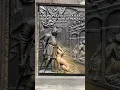 Download Lagu Wear pattern on famous statues #summeronshorts