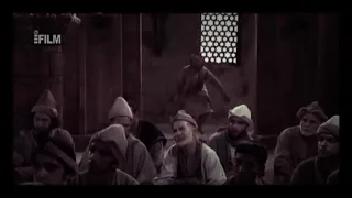 انظروا الى هذا الطفل كيف أسكت الشيخ و جعل رأسه في الأرض 