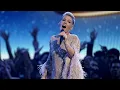 Download Lagu A touching tribute to Olivia Newton-John from Pink at the AmericanMusicAward22