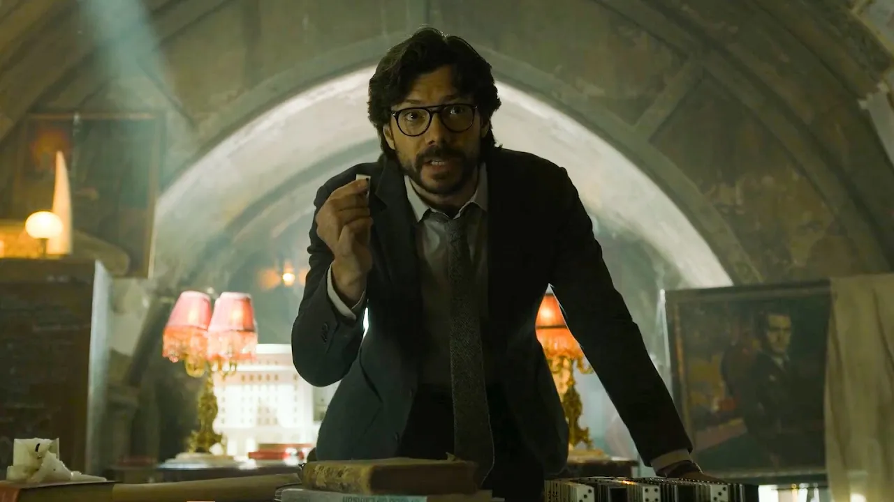 профессор бумажный. профессор (серхио маркина). бумажный дом сериал профессор. профессор бумажный. бумажный дом сериал профессор.