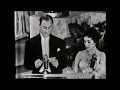 Walt Disney recibe de Elizabetth Taylor y Michael Wilding los Oscar al Mejor Documental en 1954