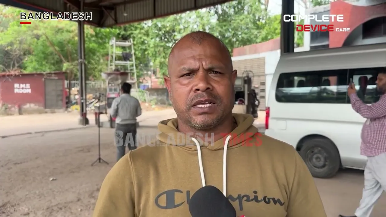 তেল সংকটের কারণে সারা দিনে ৩০০ টাকা আয় করতে না পারায় হতাশ বাইক রাইডার !