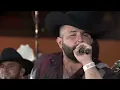 Carin León ft Los Invasores de Nuevo León - La Vieja Banca (En Vivo)
