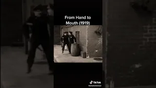 اللي بغا يضحك مع شارلي شابلن يدخل لهاد الفيديو 