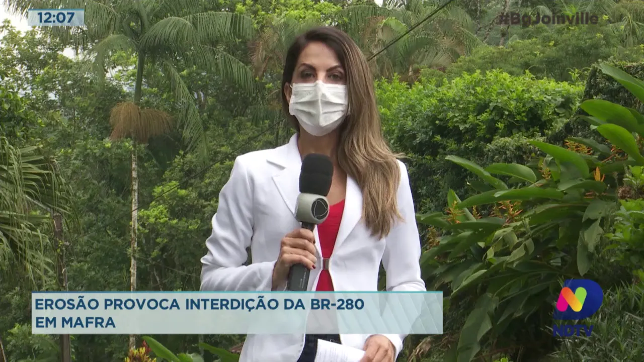 Erosão provoca interdição da BR-280 em Mafra