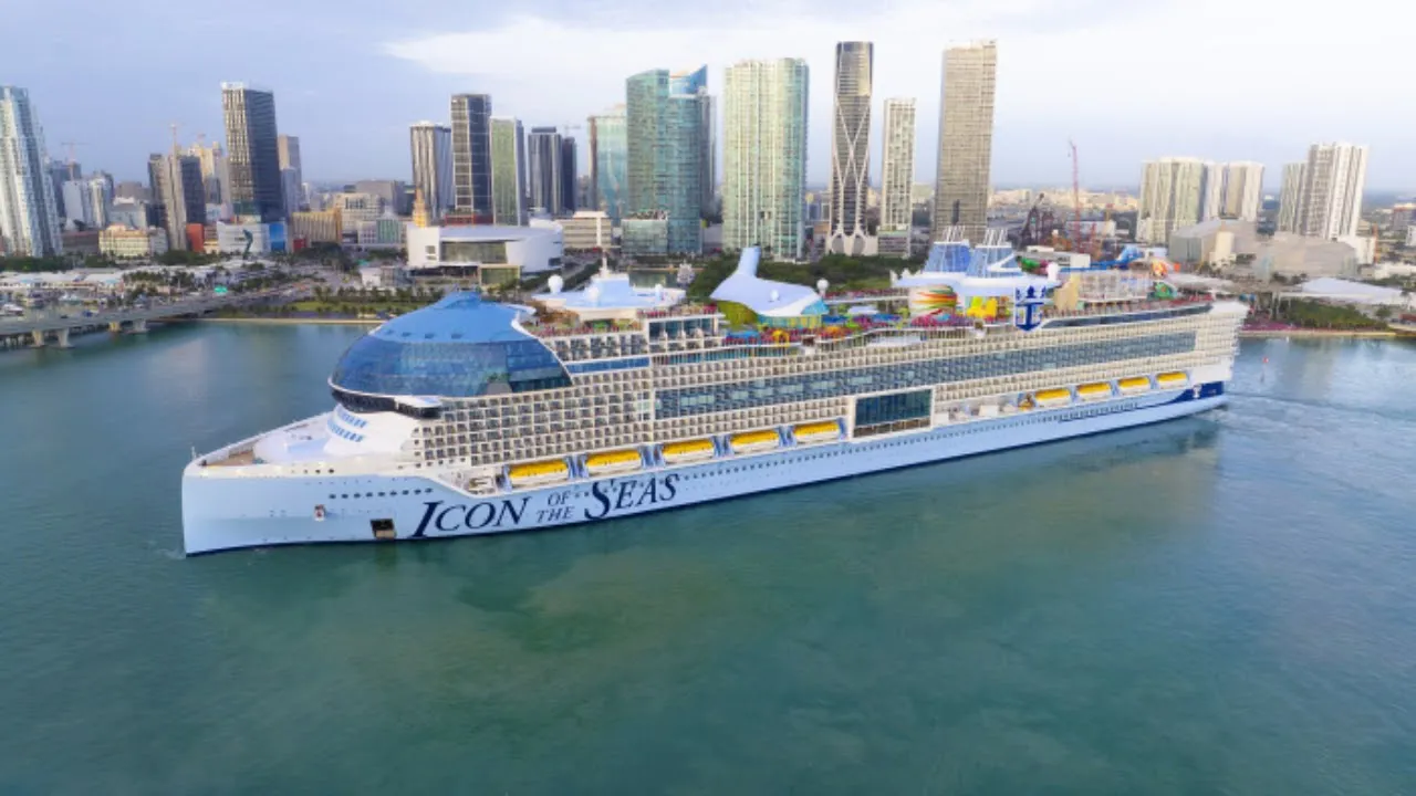 Icon of the Seas arriving into Miami (Worlds LARGEST and NEWEST cruise ship)