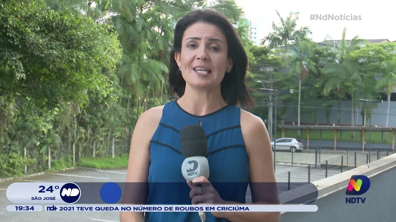 Bolsonaro aproveita o dia para passear com a filha e movimenta São Francisco do Sul