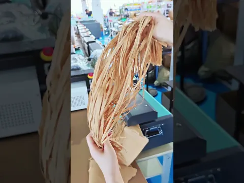 Diga adiós a las ventas de cartón de bajo valor para reciclaje. Procese cartones inactivos en papel buffer práctico con trituradora-expansora de cartón.