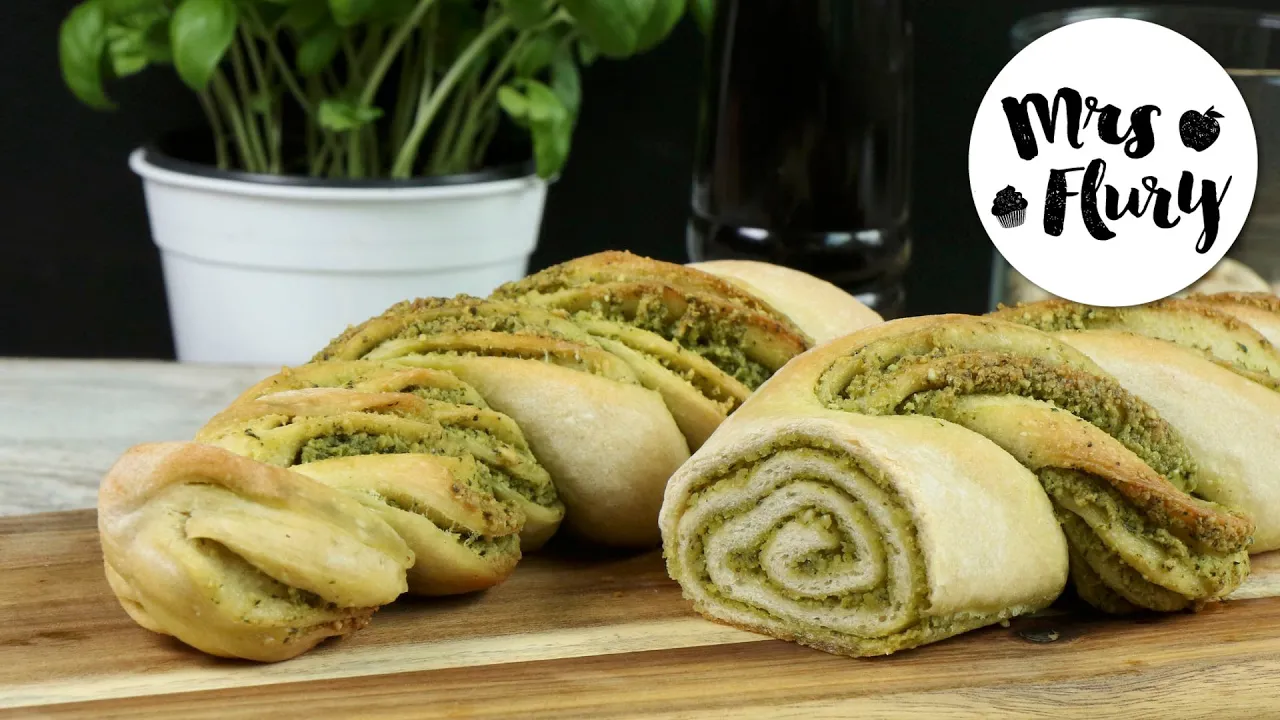 How to Make FRESH BASIL PESTO Like an Italian